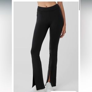 Airbrush High-Waist Flutter Legging